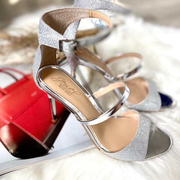 Jewel Badgley Mischka Rihanna Stiletto Sandal - Picture 5 of 11